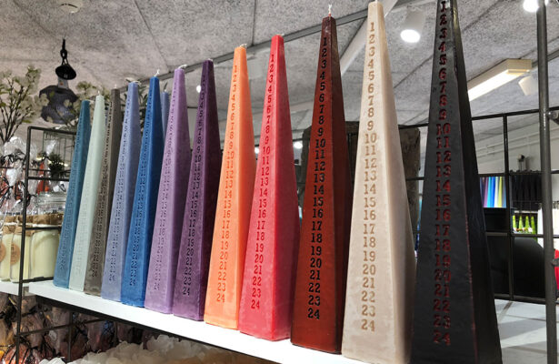 Dänischer Kerzenshop – Pyramidenkerzen mit Adventszahlen